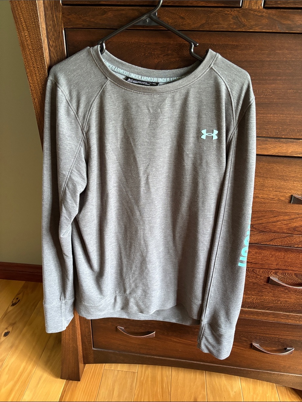 Under armor loose long sleeve shirt